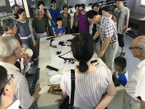 学会理事于国成小幅国画精品走进社区展在南京开幕